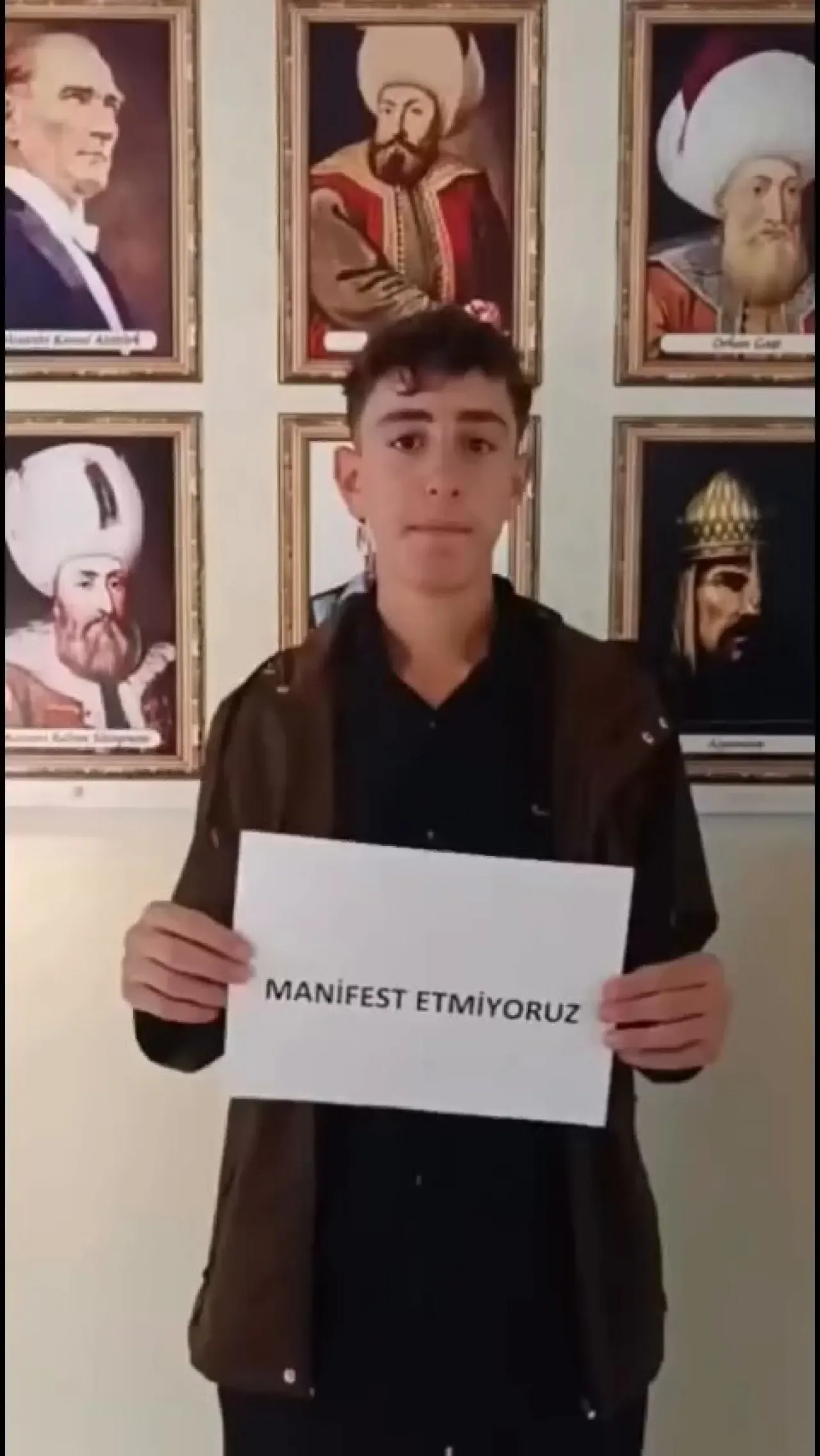 İmam Hatip Lisesi Öğrencilerinden Anlamlı Paylaşım: "Biz Manifest Etmeyiz, Dua Ederiz" İmam Hatip Lisesi Öğrencilerinden Anlamlı Paylaşım: "Biz Manifest Etmeyiz, Dua Ederiz"