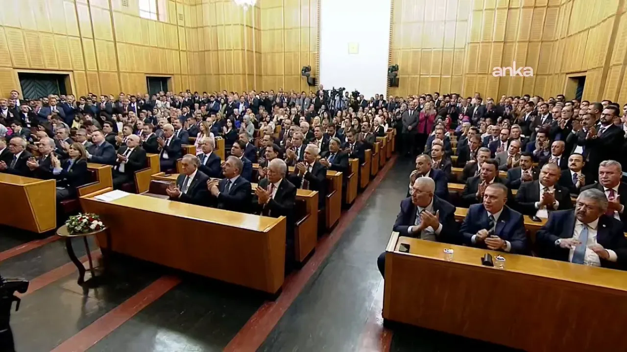 Devlet Bahçeli'den Yerelleşme ve Özerklik Tartışmalarına Sert Tepki Devlet Bahçeli'den Yerelleşme ve Özerklik Tartışmalarına Sert Tepki