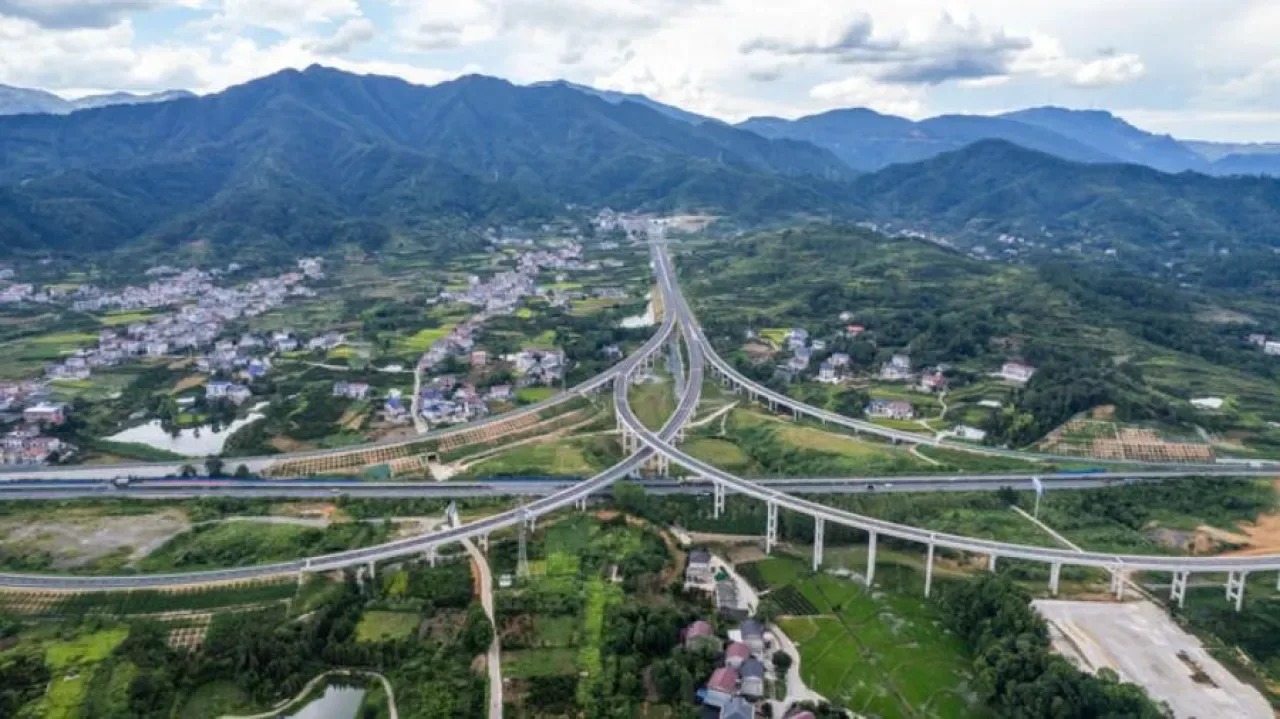 Çin'de Yeni Beş Yıllık Planın Temelleri Atılıyor Çin'de Yeni Beş Yıllık Planın Temelleri Atılıyor