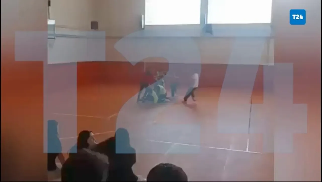 Konya'da Okulda Akran Zorbalığı: 16 Yaşındaki Genç Bıçaklandı Konya'da Okulda Akran Zorbalığı: 16 Yaşındaki Genç Bıçaklandı