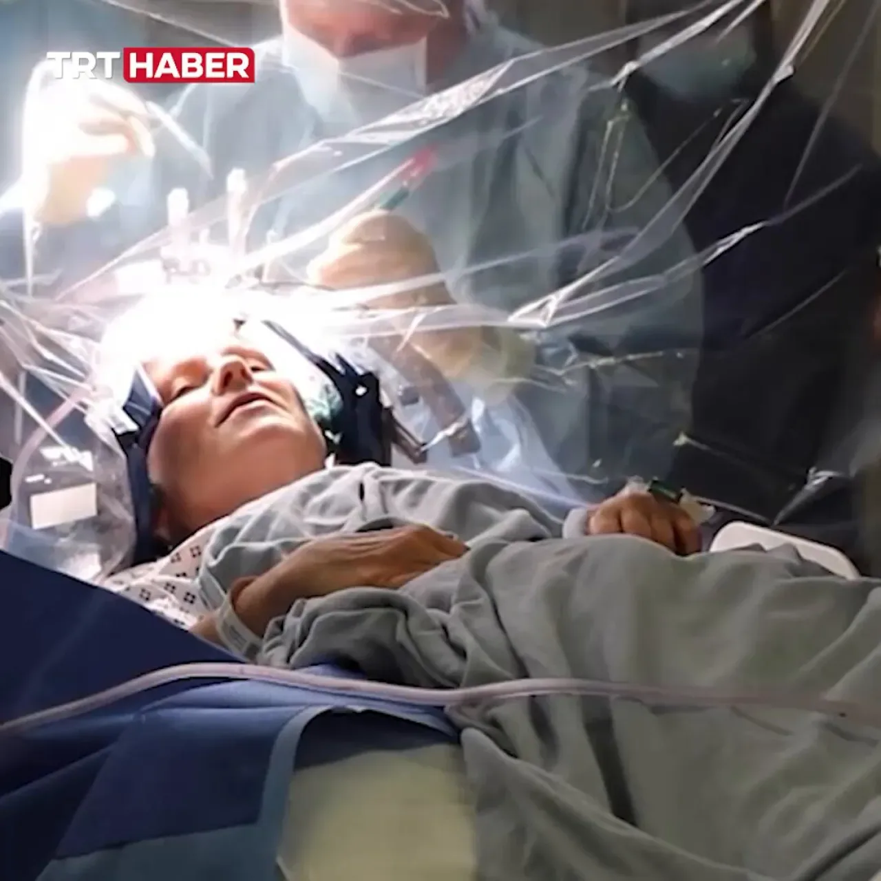Parkinson Hastası Kadın Beyin Ameliyatı Sırasında Klarnet Çaldı Parkinson Hastası Kadın Beyin Ameliyatı Sırasında Klarnet Çaldı