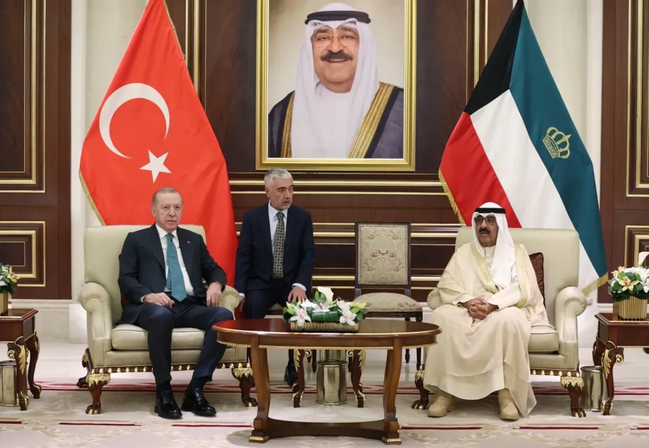Cumhurbaşkanı Erdoğan Kuveyt'te: İkili İlişkiler ve Bölgesel İstikrar Görüşüldü Cumhurbaşkanı Erdoğan Kuveyt'te: İkili İlişkiler ve Bölgesel İstikrar Görüşüldü
