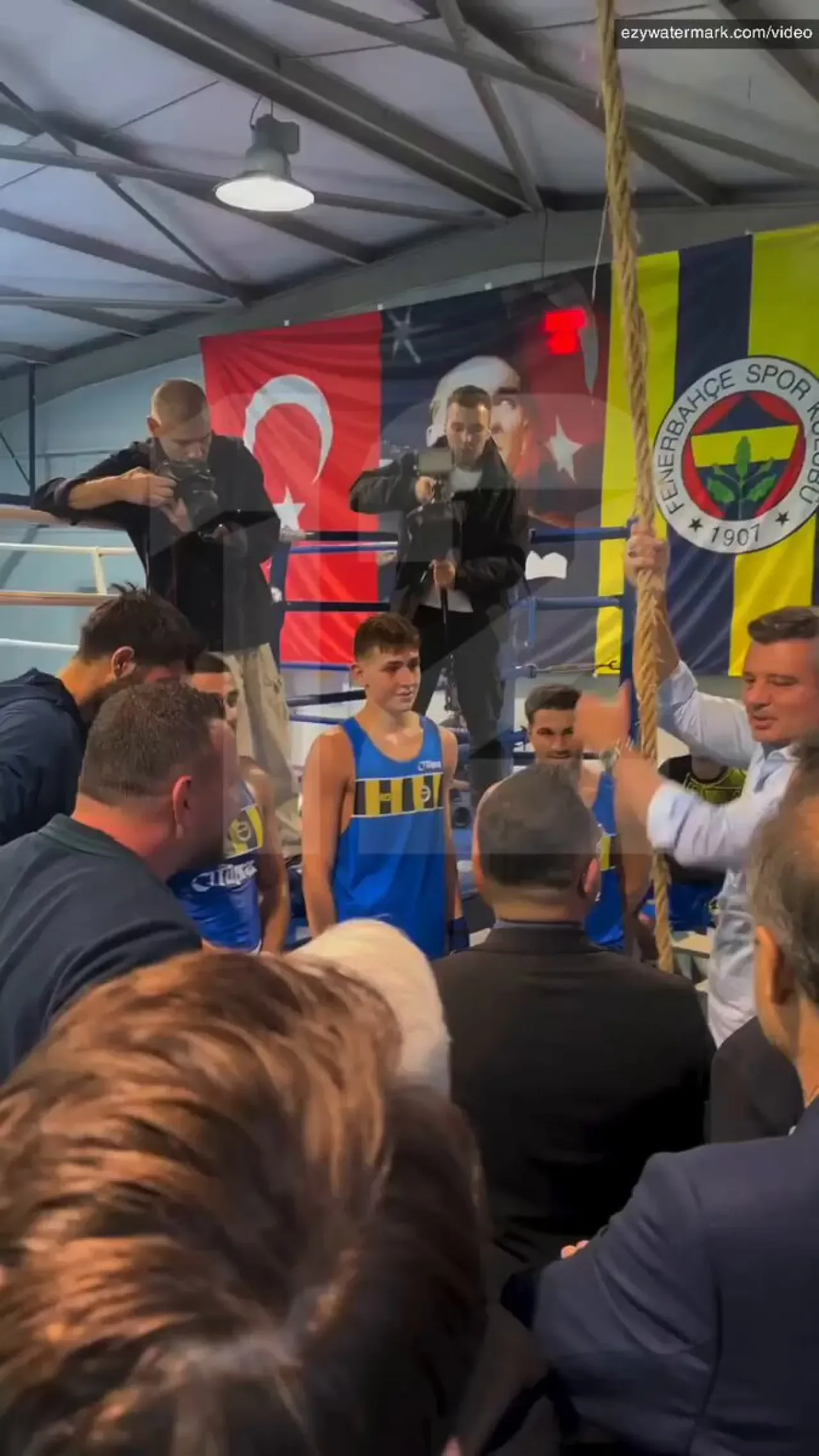 Fenerbahçe Başkanı Sadettin Saran, Amatör Şubeleri Ziyaretinde İpe Tırmandı Fenerbahçe Başkanı Sadettin Saran, Amatör Şubeleri Ziyaretinde İpe Tırmandı