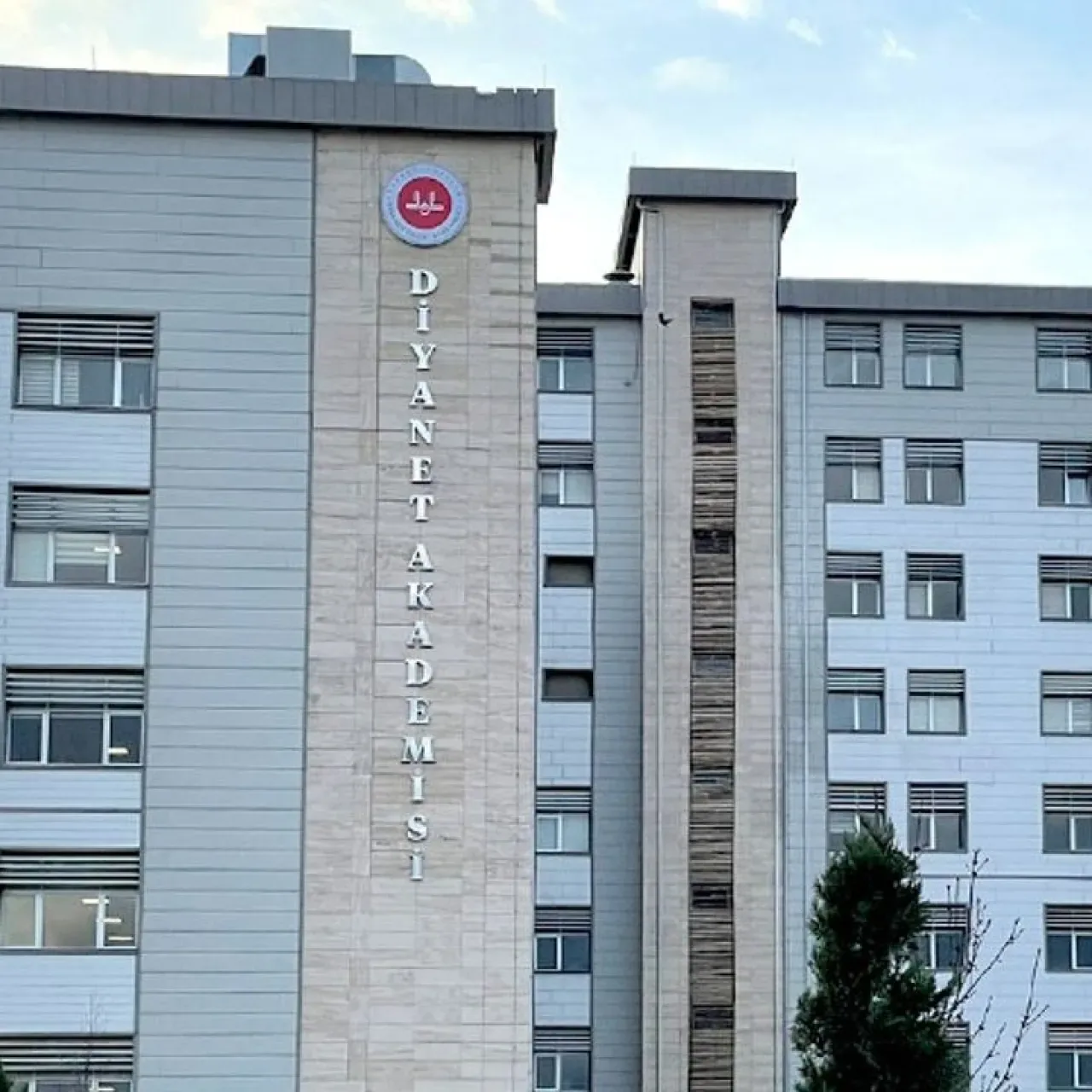 Diyanet Akademisi'ne 3,8 Milyar TL'lik Kaynak Kullanımı İddiası Diyanet Akademisi'ne 3,8 Milyar TL'lik Kaynak Kullanımı İddiası