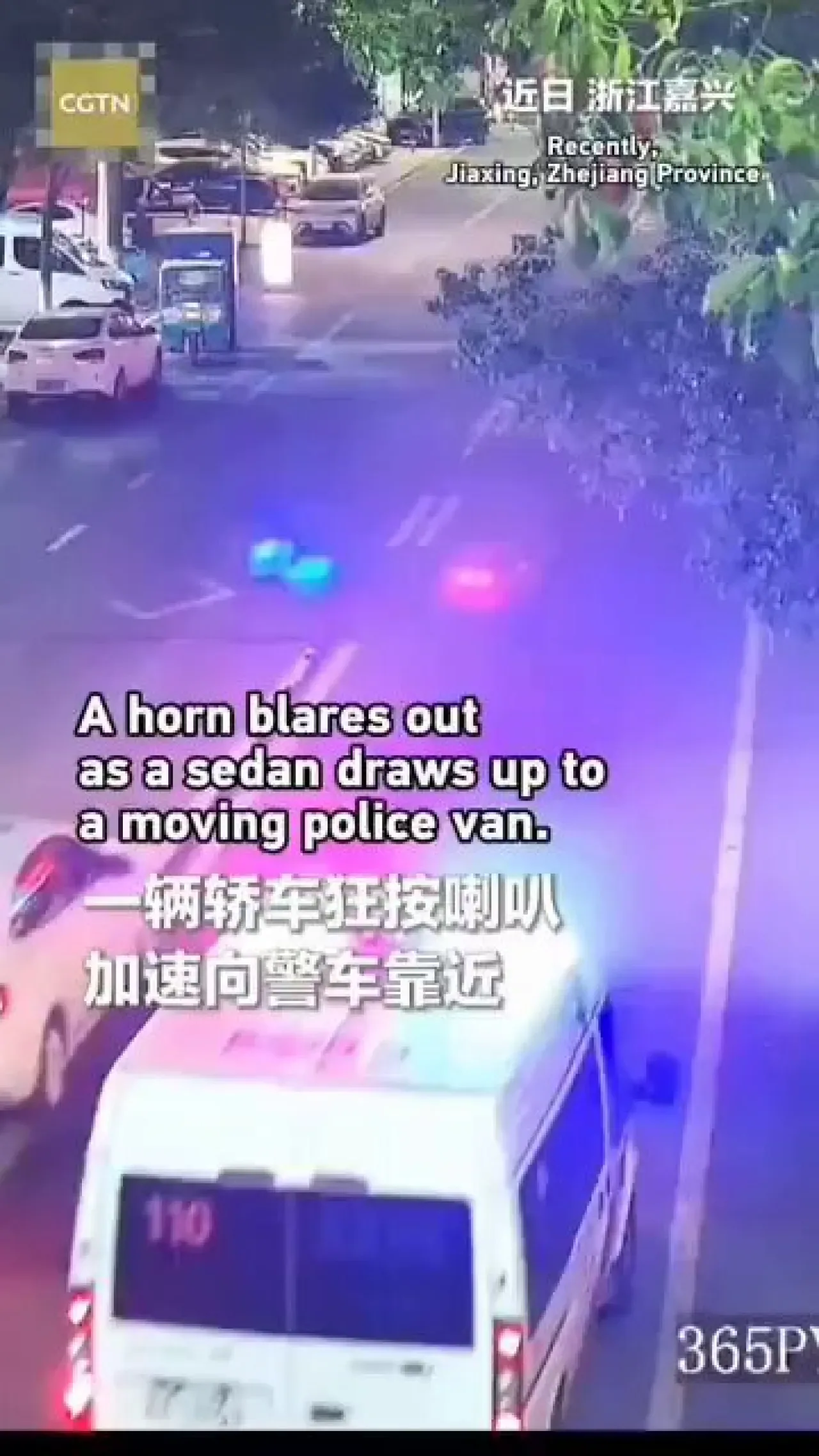 Jiaxing'de Polis, Nefes Alamayan Çocuk İçin Acil Yol Açtı Jiaxing'de Polis, Nefes Alamayan Çocuk İçin Acil Yol Açtı