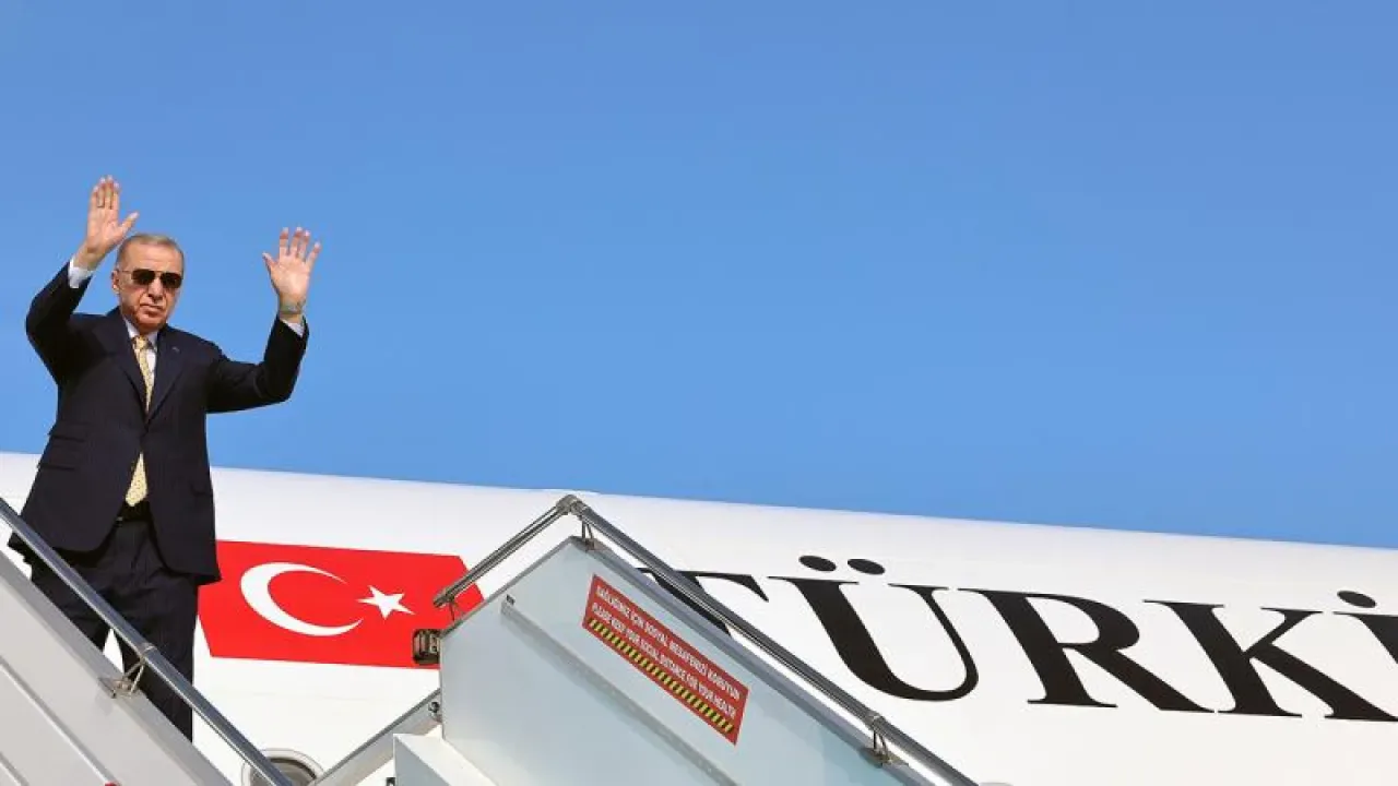Cumhurbaşkanı Erdoğan Katar'dan Ayrılarak Umman'a Gitti Cumhurbaşkanı Erdoğan Katar'dan Ayrılarak Umman'a Gitti
