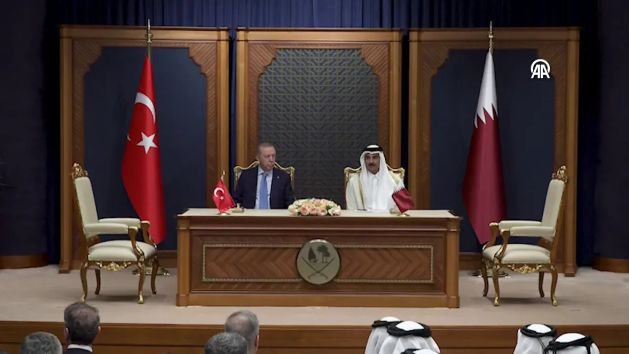 Türkiye ile Katar Arasında Savunma Sanayii İşbirliği Anlaşması İmzalandı Türkiye ile Katar Arasında Savunma Sanayii İşbirliği Anlaşması İmzalandı