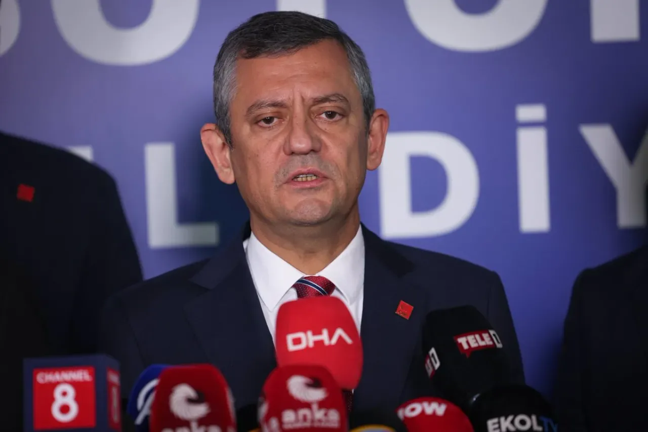 CHP Genel Başkanı Özgür Özel: "Kurultayda Yeniden Adayım" CHP Genel Başkanı Özgür Özel: "Kurultayda Yeniden Adayım"