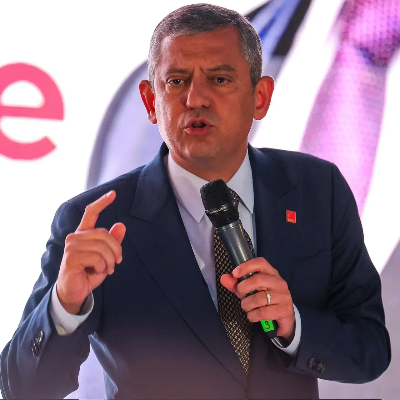 Özgür Özel'den İktidar Değişikliği Vurgusu: "Biz İktidarı Değiştirme İnancının İnsanıyız" Özgür Özel'den İktidar Değişikliği Vurgusu: "Biz İktidarı Değiştirme İnancının İnsanıyız"