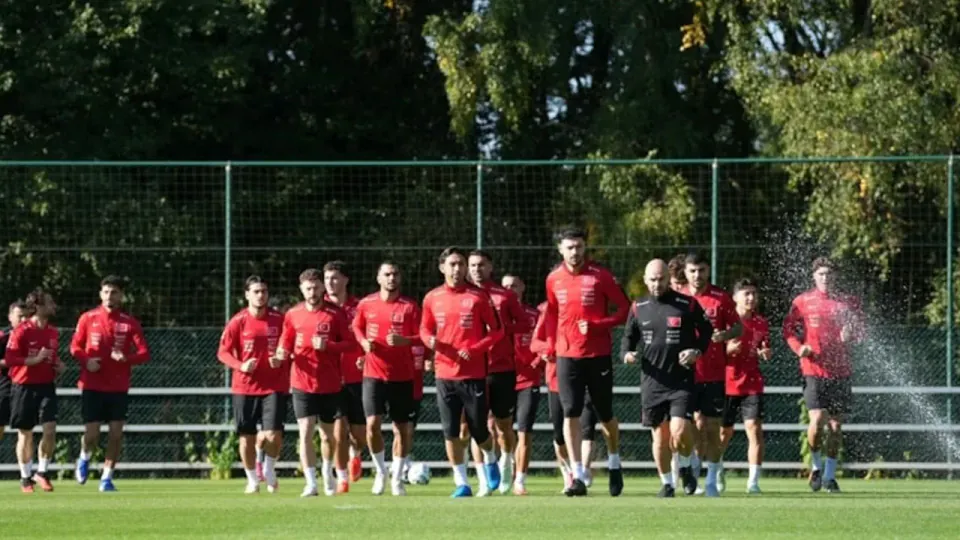 Milli Takım İtalya seferberliğine hazır: Montella Riva'da son idmanı yaptı, yarın Bergamo'ya uçacak görseli