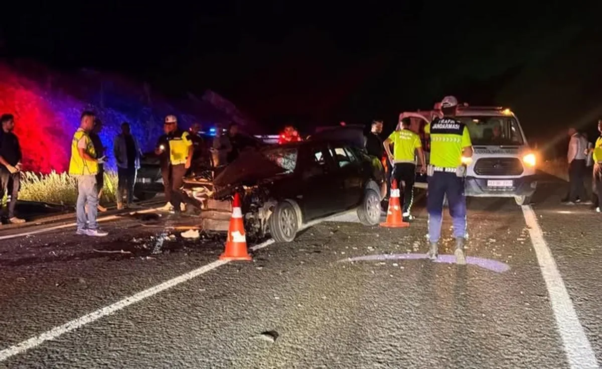 Şanlıurfa Suruç'ta feci kaza: 2 kişi hayatını kaybetti, 6 yaralı Şanlıurfa Suruç'ta feci kaza: 2 kişi hayatını kaybetti, 6 yaralı