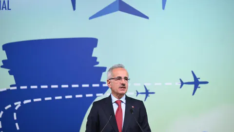 Bakan Uraloğlu: "Uçuş Rehberim" ile havalimanı süreci tek uygulamadan yönetiliyor