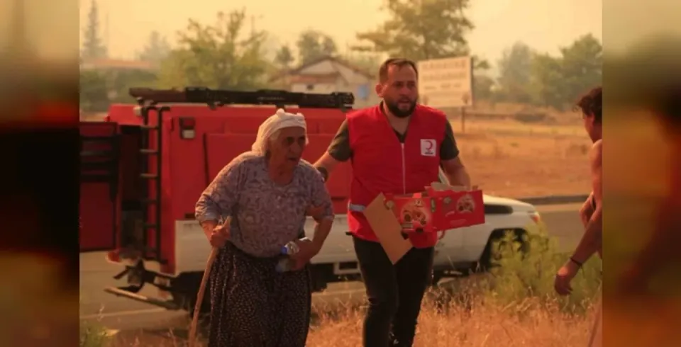 Isparta-Antalya Yolu Orman Yangını Nedeniyle Trafiğe Kapalı görseli