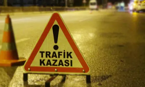 Alanya'da motosiklet yayaya çarptı: Sürücü öldü, yaya yoğun bakımda