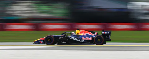 Verstappen Sepang'da 2026'nın İlk Pole Pozisyonunu Aldı