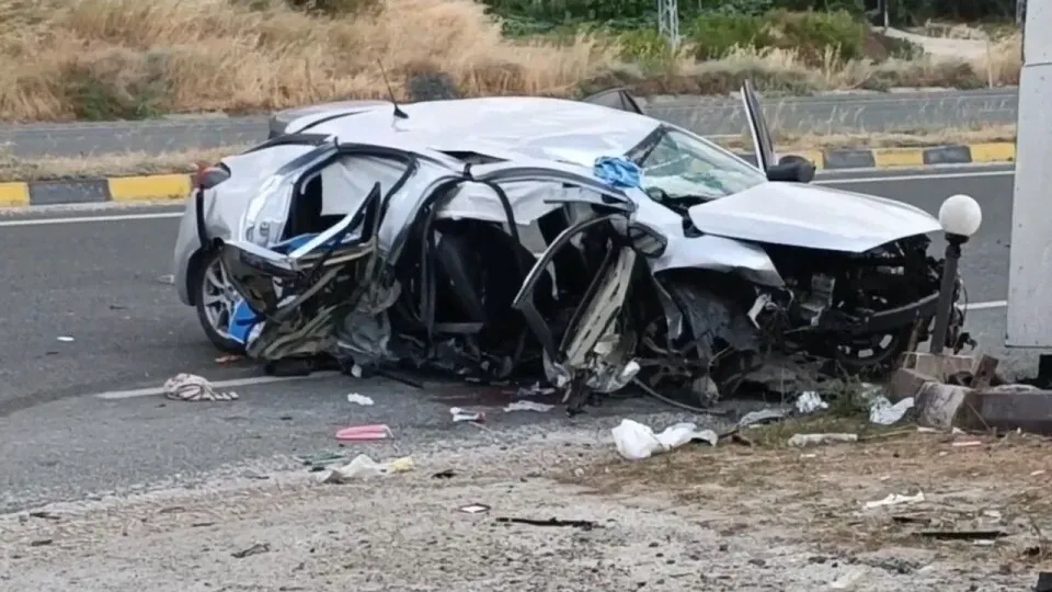 Kastamonu'da Menfeze Çarpan Otomobilde Can Kaybı: 2 Ölü, 4 Yaralı görseli