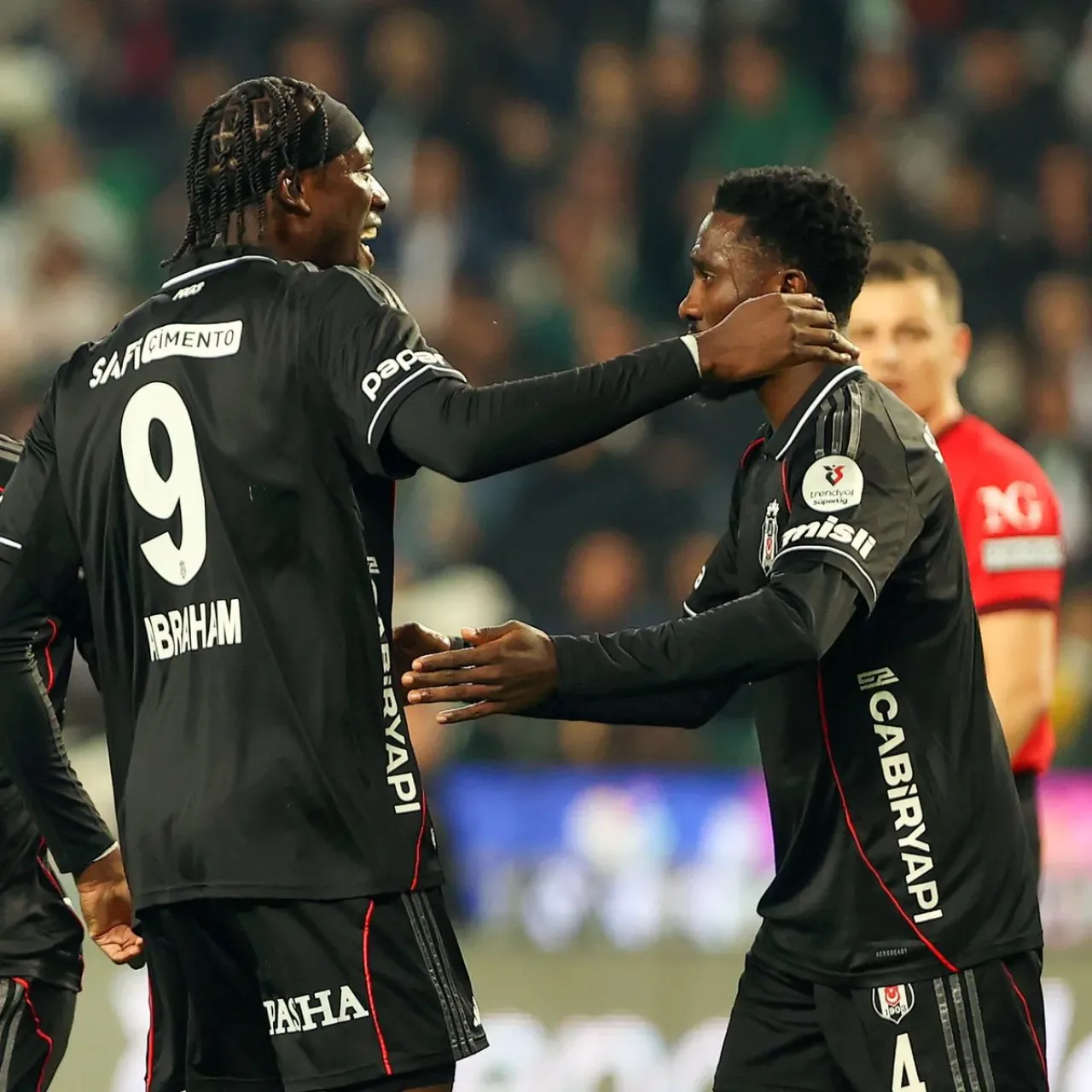 Beşiktaş, Konya'da Zorlu Saha Avantajını Yakaladı Beşiktaş, Konya'da Zorlu Saha Avantajını Yakaladı