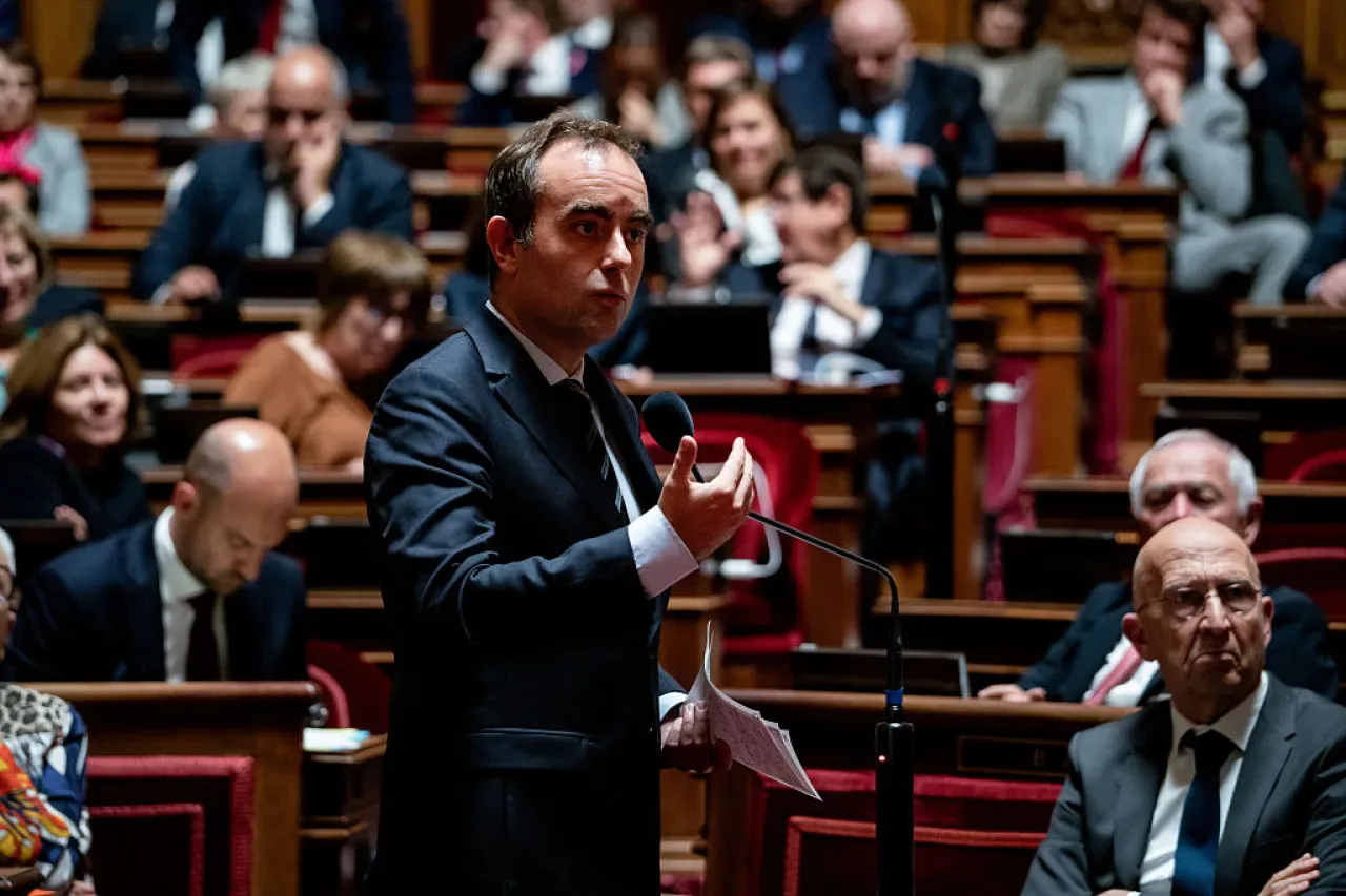 Fransa'da Emeklilik Reformu Askıya Alındı Fransa'da Emeklilik Reformu Askıya Alındı