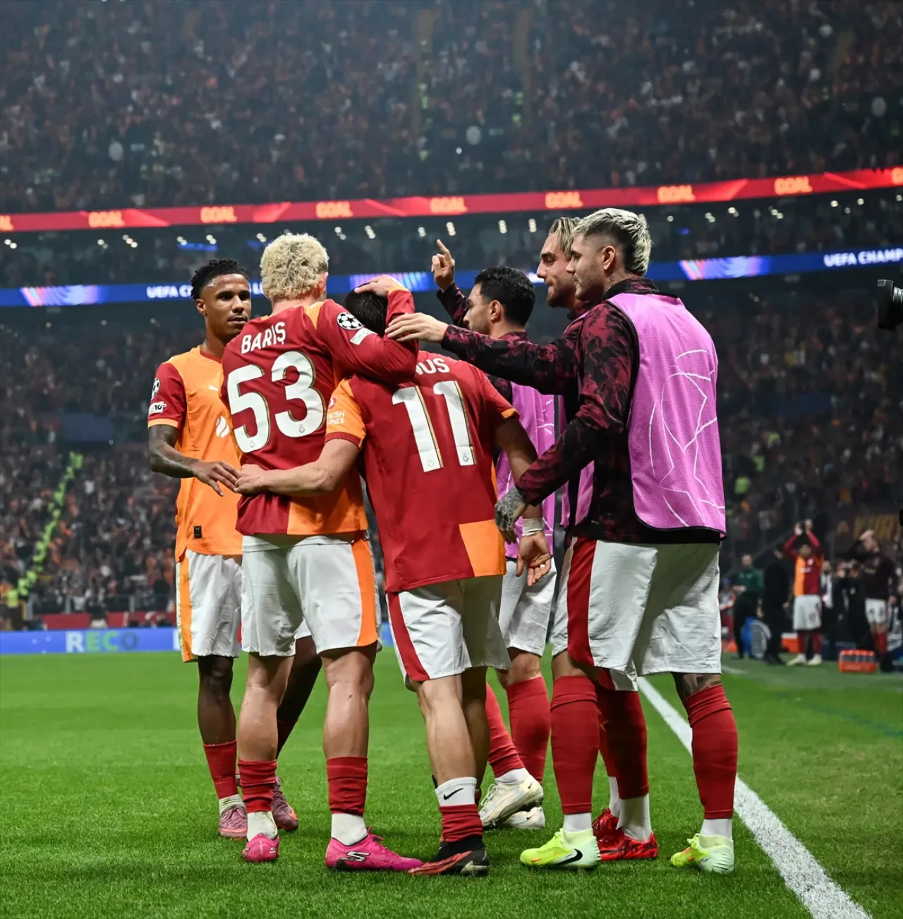 Şampiyonlar Ligi'nde Gecenin Skorları: Galatasaray Farklı Kazandı, Chelsea ve Liverpool Fırtınası Şampiyonlar Ligi'nde Gecenin Skorları: Galatasaray Farklı Kazandı, Chelsea ve Liverpool Fırtınası