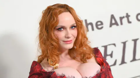 Christina Hendricks'in arşiv fotoğrafı hayranları şaşırttı: Kırmızı saçlı Joan Holloway'dan izi yok