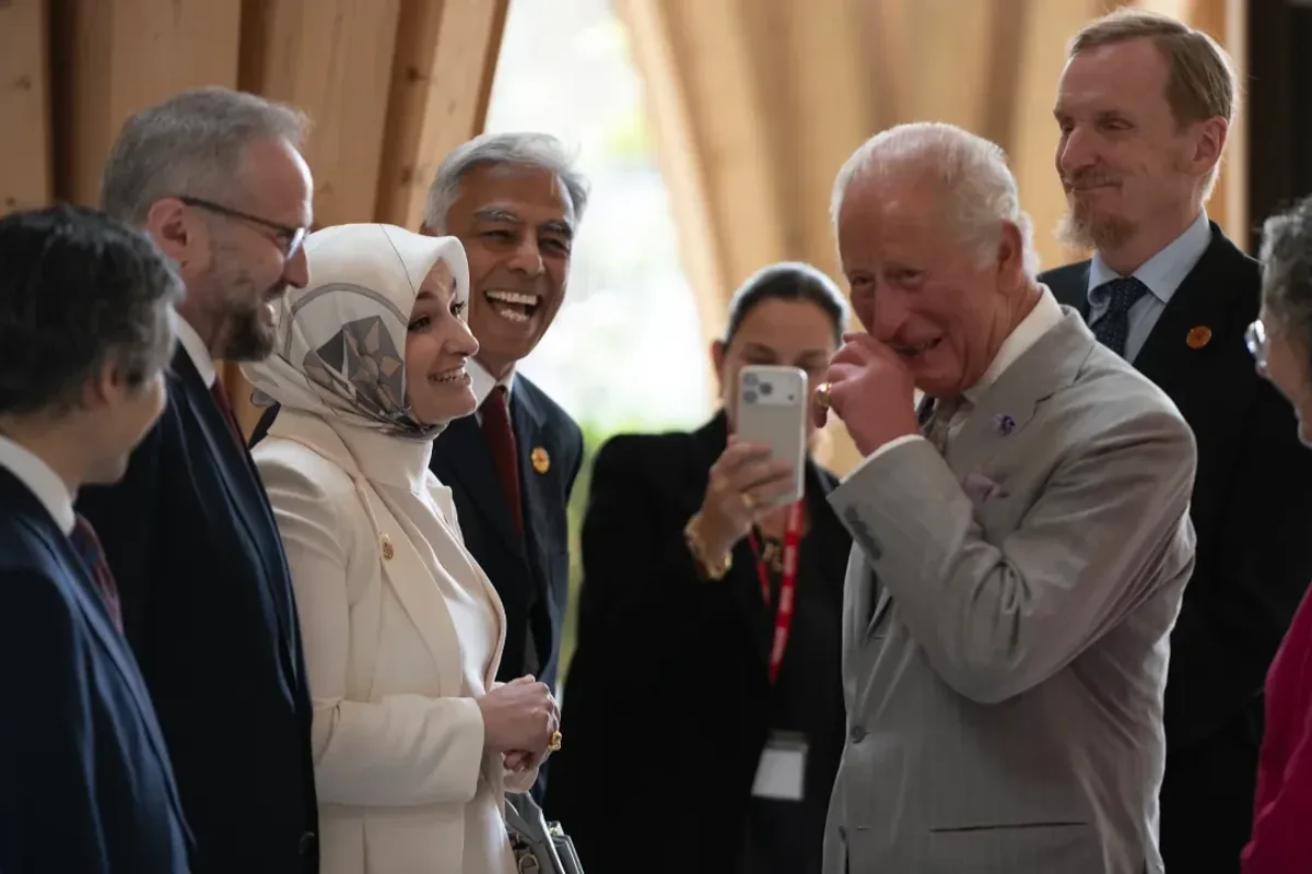 Kral Charles'tan Tarihi Ziyaret: Cambridge Merkez Camisi'nde Önemli Mesaj Kral Charles'tan Tarihi Ziyaret: Cambridge Merkez Camisi'nde Önemli Mesaj