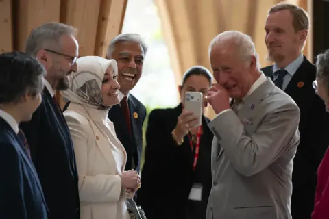 Kral Charles'tan Tarihi Ziyaret: Cambridge Merkez Camisi'nde Önemli Mesaj