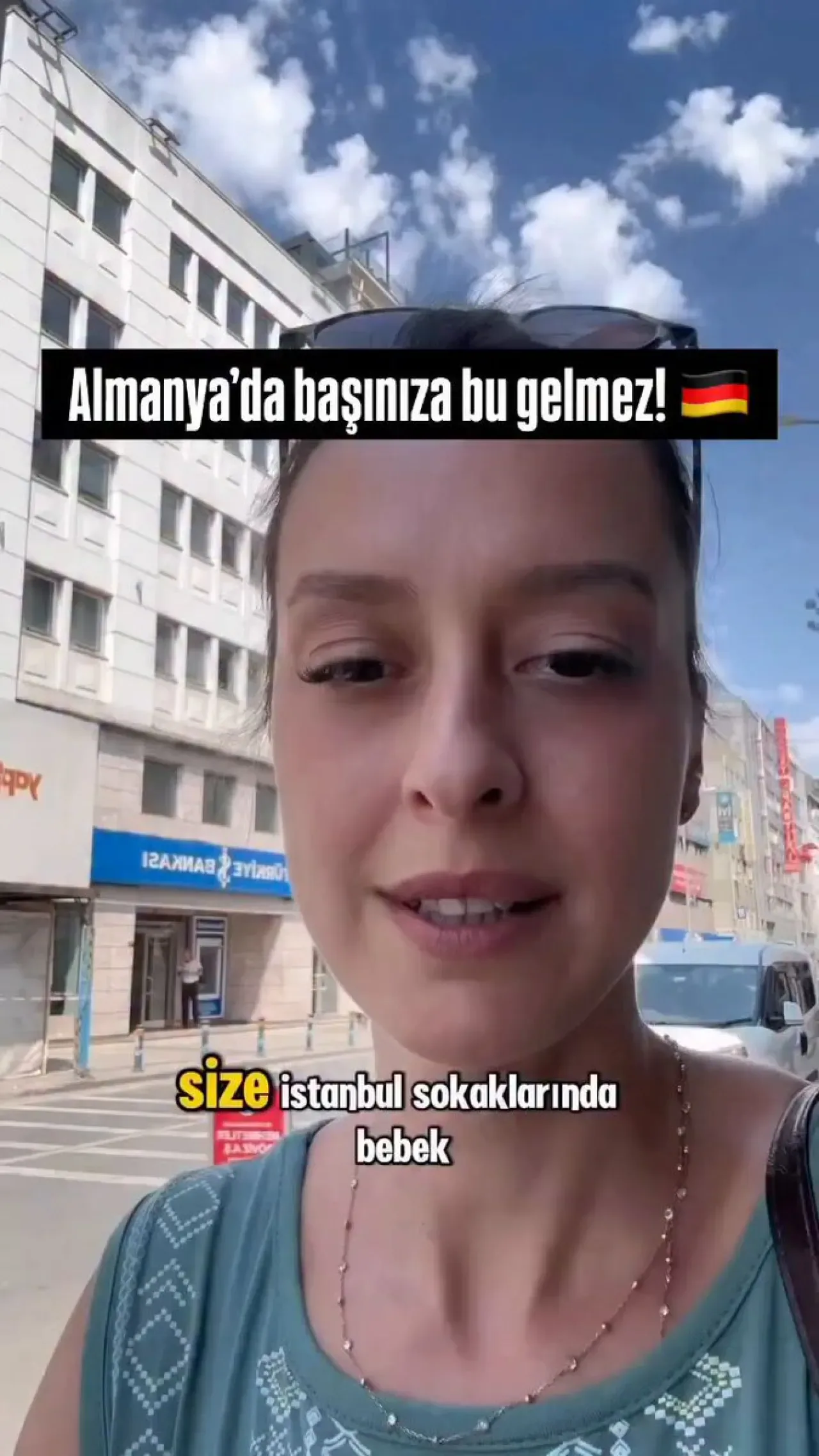 İstanbul'da Bebek Arabası ile Yürümenin Zorlukları Gözler Önüne Serildi İstanbul'da Bebek Arabası ile Yürümenin Zorlukları Gözler Önüne Serildi