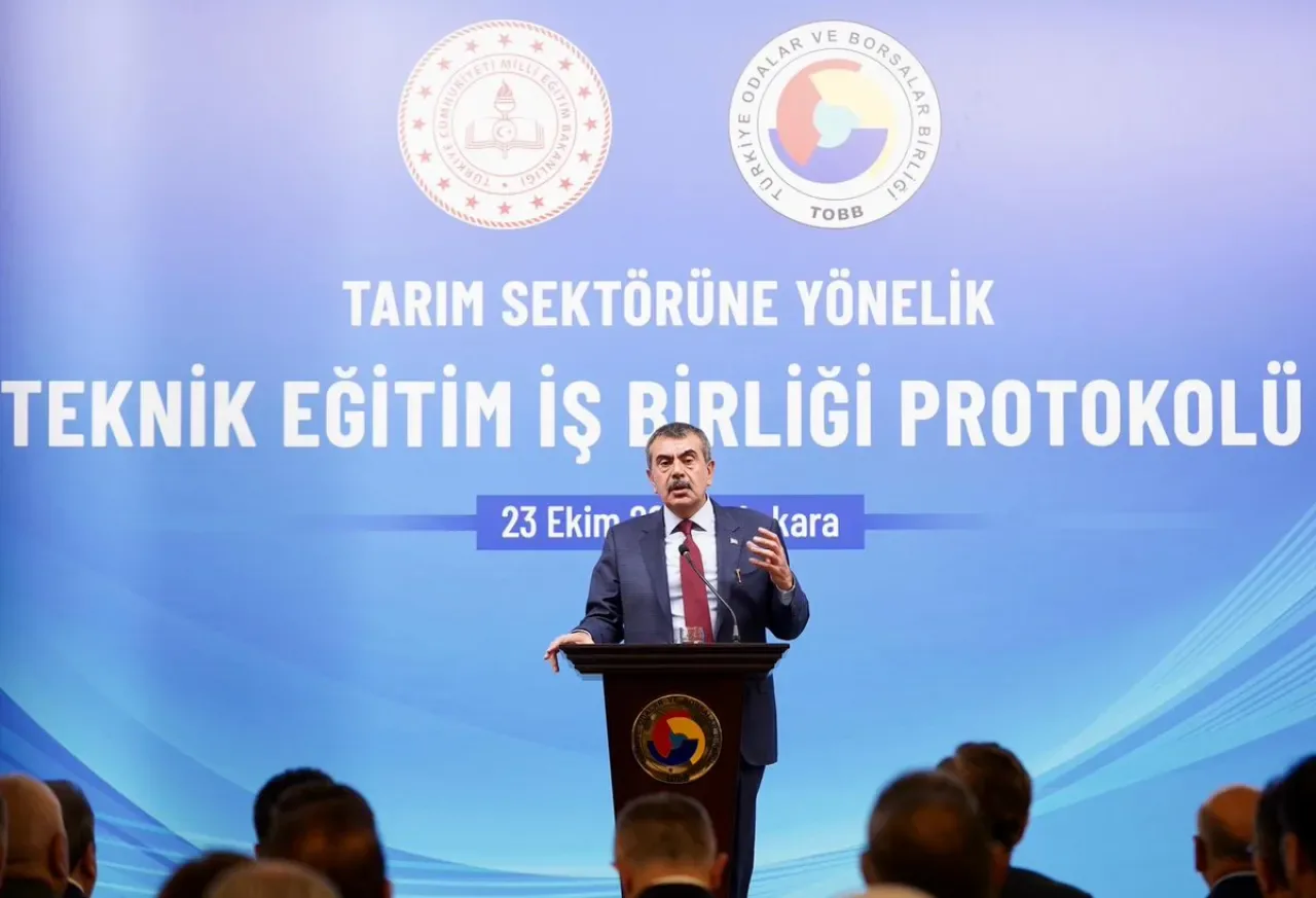MEB ve TOBB Tarım Sektörü İçin Mesleki Eğitim Protokolü İmzaladı MEB ve TOBB Tarım Sektörü İçin Mesleki Eğitim Protokolü İmzaladı