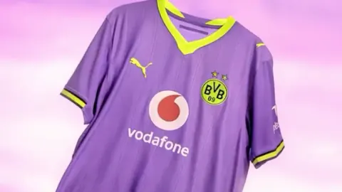 Borussia Dortmund Yeni Sezon Deplasman Formasını Tanıttı