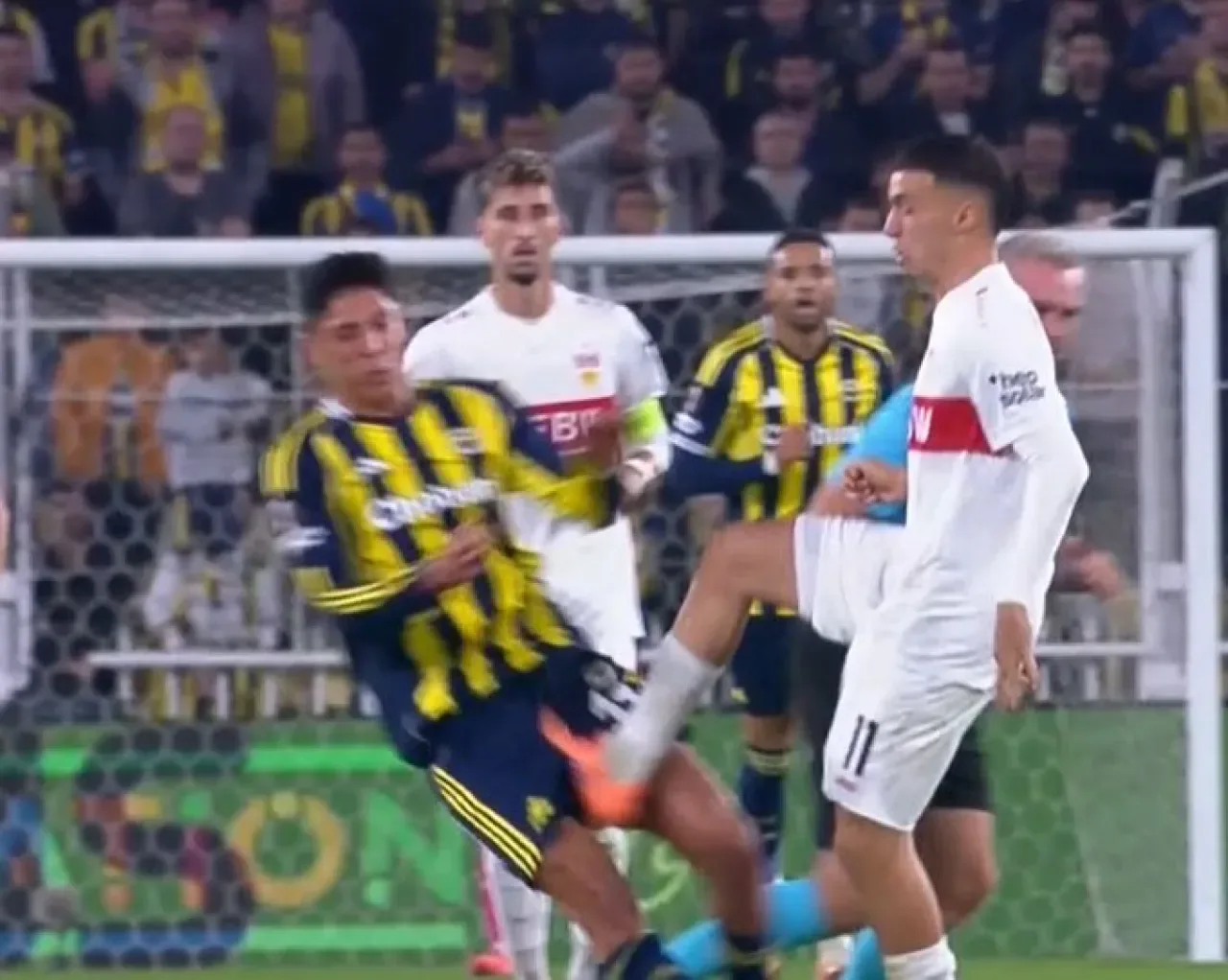 Rıdvan Dilmen'den Flamengo Maçında Alvarez'e Yapılan Müdahaleye Sert Tepki: "Kırmızı Kartlık Pozisyon" Rıdvan Dilmen'den Flamengo Maçında Alvarez'e Yapılan Müdahaleye Sert Tepki: "Kırmızı Kartlık Pozisyon"