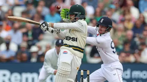 Edgbaston'da İngiltere 3-0'a 8 wicket kala: Masood 50 yaptı, Pakistan tarihî düşüşe uğradı