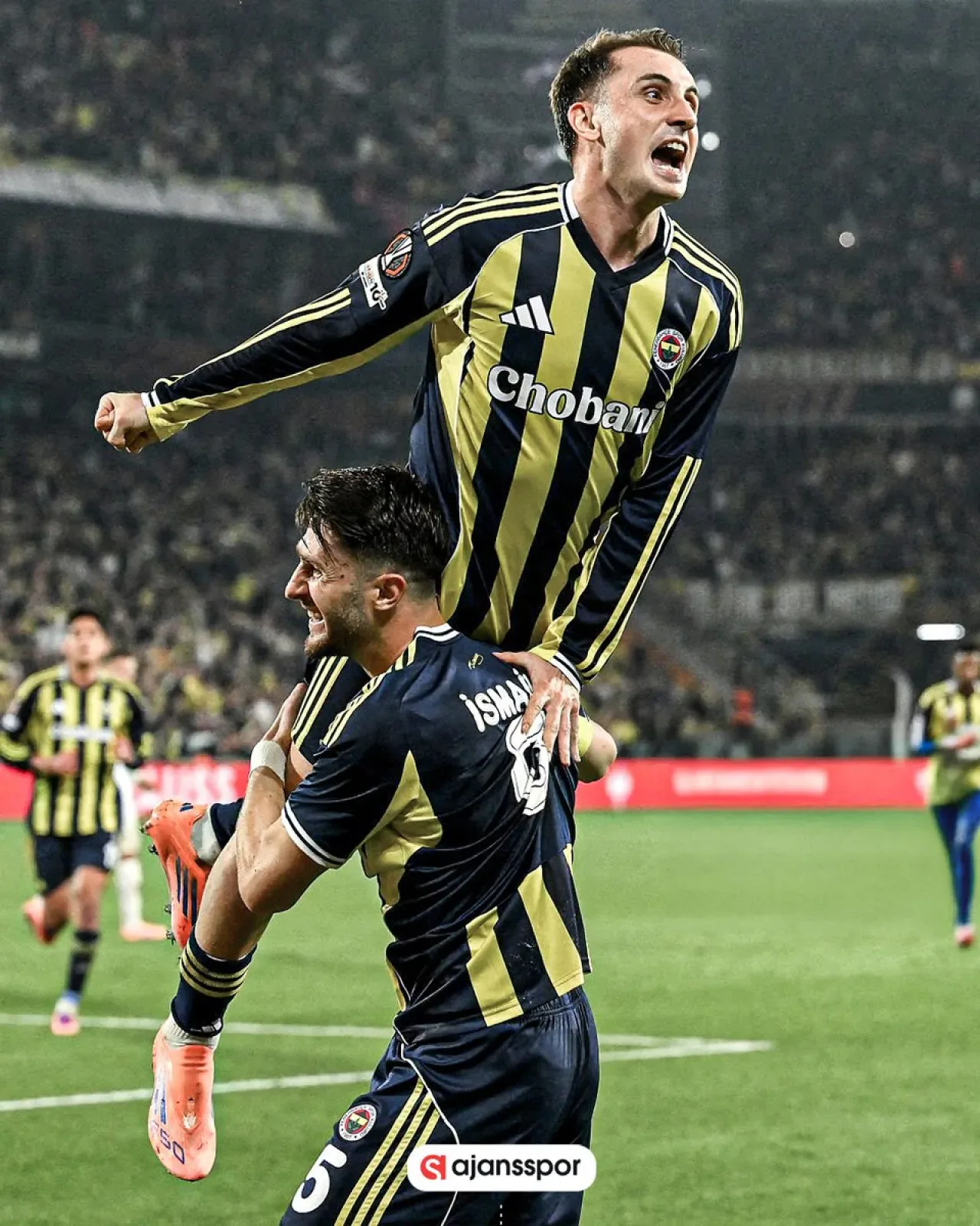 Fenerbahçe, Stuttgart Maçının İlk Yarısını 1-0 Önde Kapattı Fenerbahçe, Stuttgart Maçının İlk Yarısını 1-0 Önde Kapattı