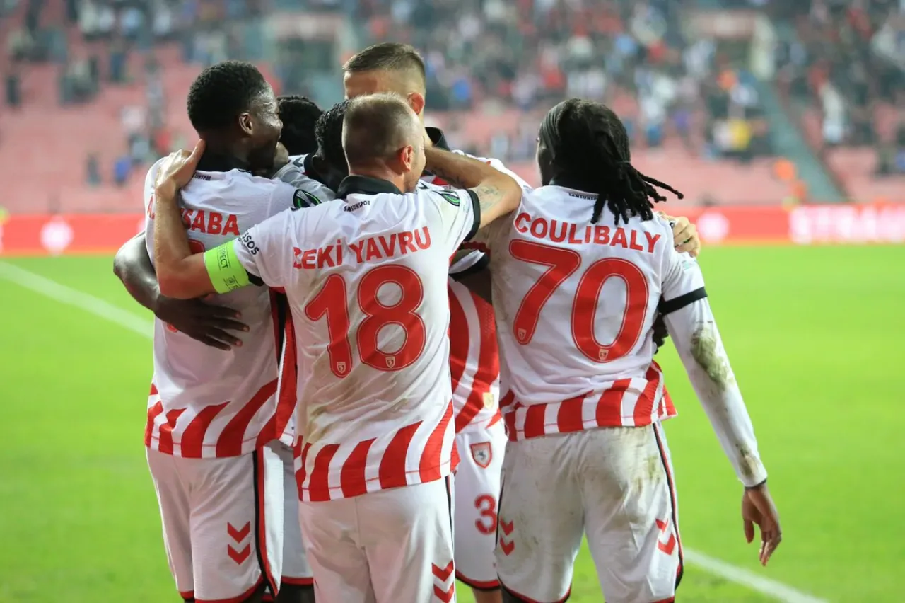 Samsunspor, Avrupa'da Fırtına Gibi Esiyor: Dinamo Kiev'i 3-0 Mağlup Etti Samsunspor, Avrupa'da Fırtına Gibi Esiyor: Dinamo Kiev'i 3-0 Mağlup Etti
