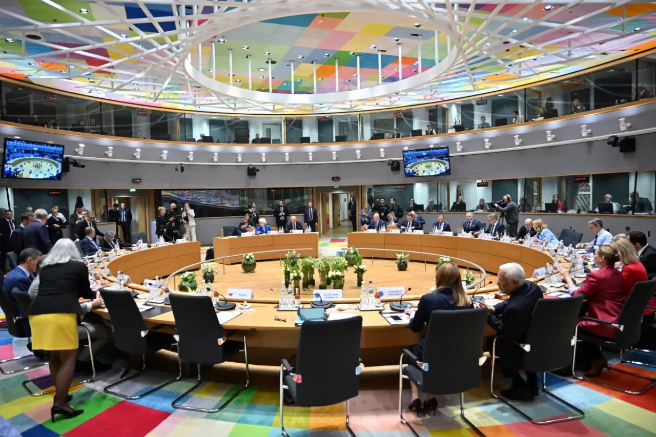 AB Liderleri Savunma Açıklarını Kapatma Sözü Verdi: Somut Adımlar 2026'yı Bekleyecek AB Liderleri Savunma Açıklarını Kapatma Sözü Verdi: Somut Adımlar 2026'yı Bekleyecek