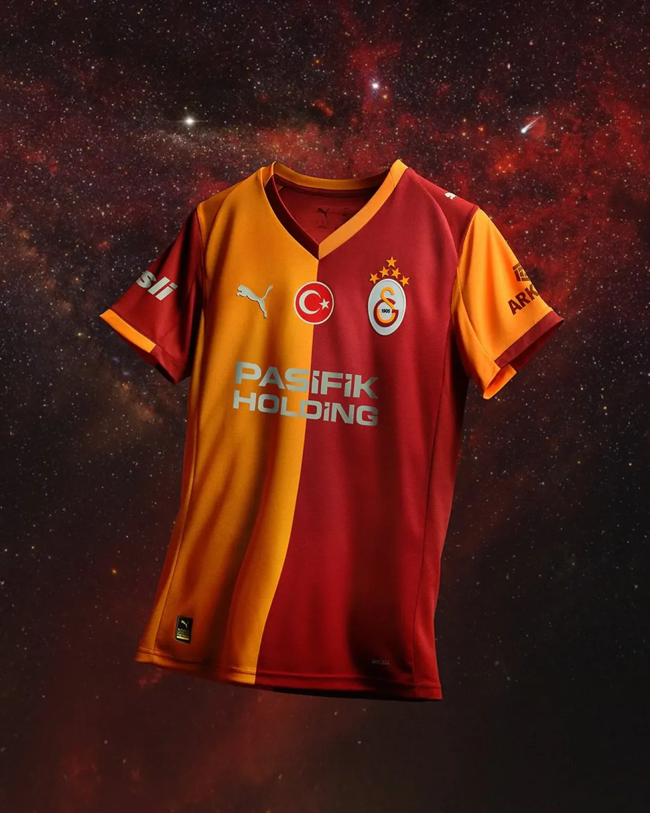 Galatasaray, Puma ile Tarihinin En Büyük Forma Sponsoru Anlaşmasını İmzaladı Galatasaray, Puma ile Tarihinin En Büyük Forma Sponsoru Anlaşmasını İmzaladı