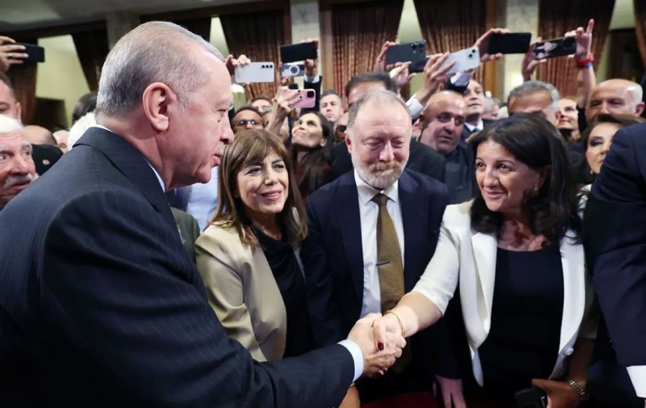 Erdoğan: Diyarbakır'daki "Öcalan'a Özgürlük" Yürüyüşünde Polise Yönelik Söylemleri Kınadı Erdoğan: Diyarbakır'daki "Öcalan'a Özgürlük" Yürüyüşünde Polise Yönelik Söylemleri Kınadı