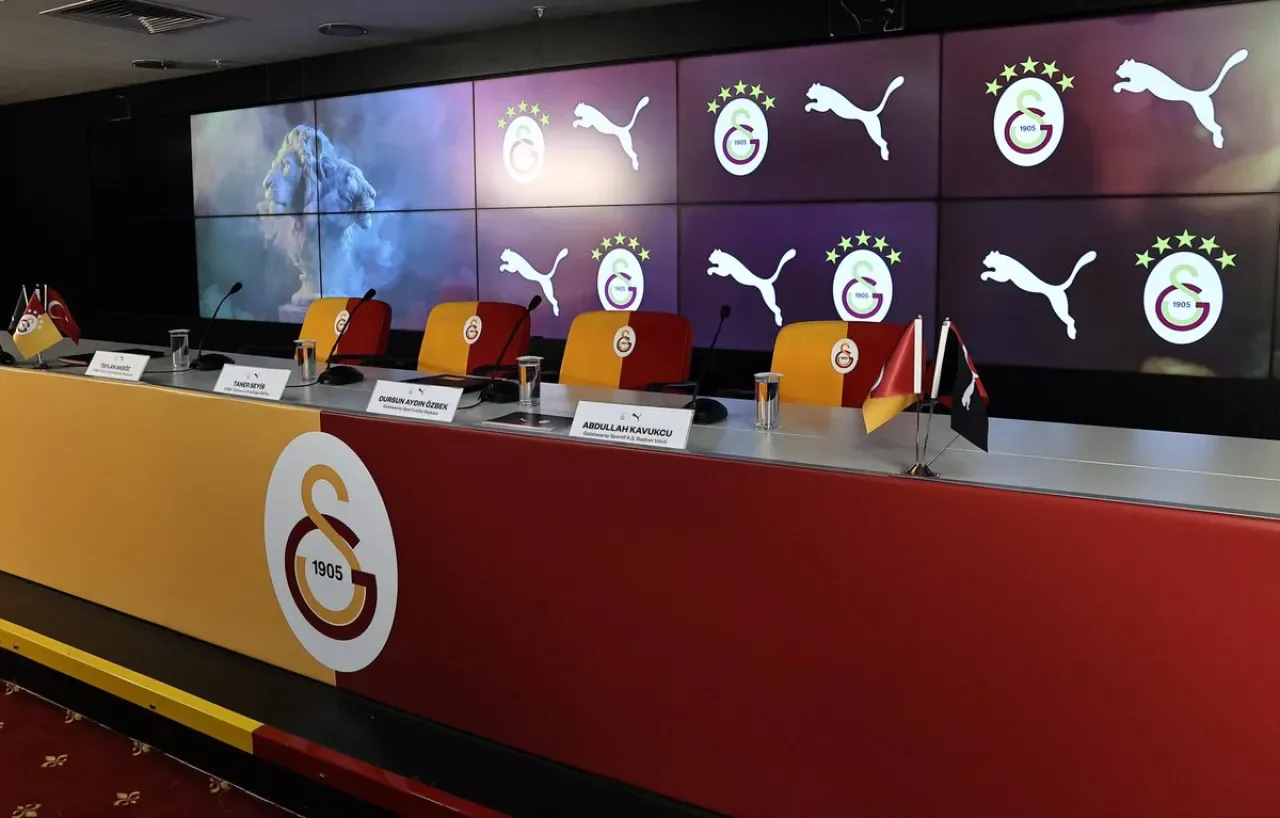 Galatasaray ve PUMA Forma Sponsorluğunu Yeniliyor: İmza Töreni Canlı Yayınlanacak Galatasaray ve PUMA Forma Sponsorluğunu Yeniliyor: İmza Töreni Canlı Yayınlanacak