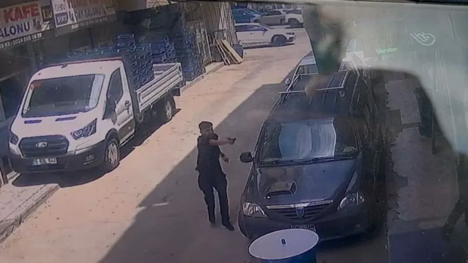 Bursa'da 'Yan Bakma' Kavgası Kanlı Bitti: 2 Yaralı görseli