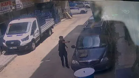 Bursa'da 'Yan Bakma' Kavgası Kanlı Bitti: 2 Yaralı