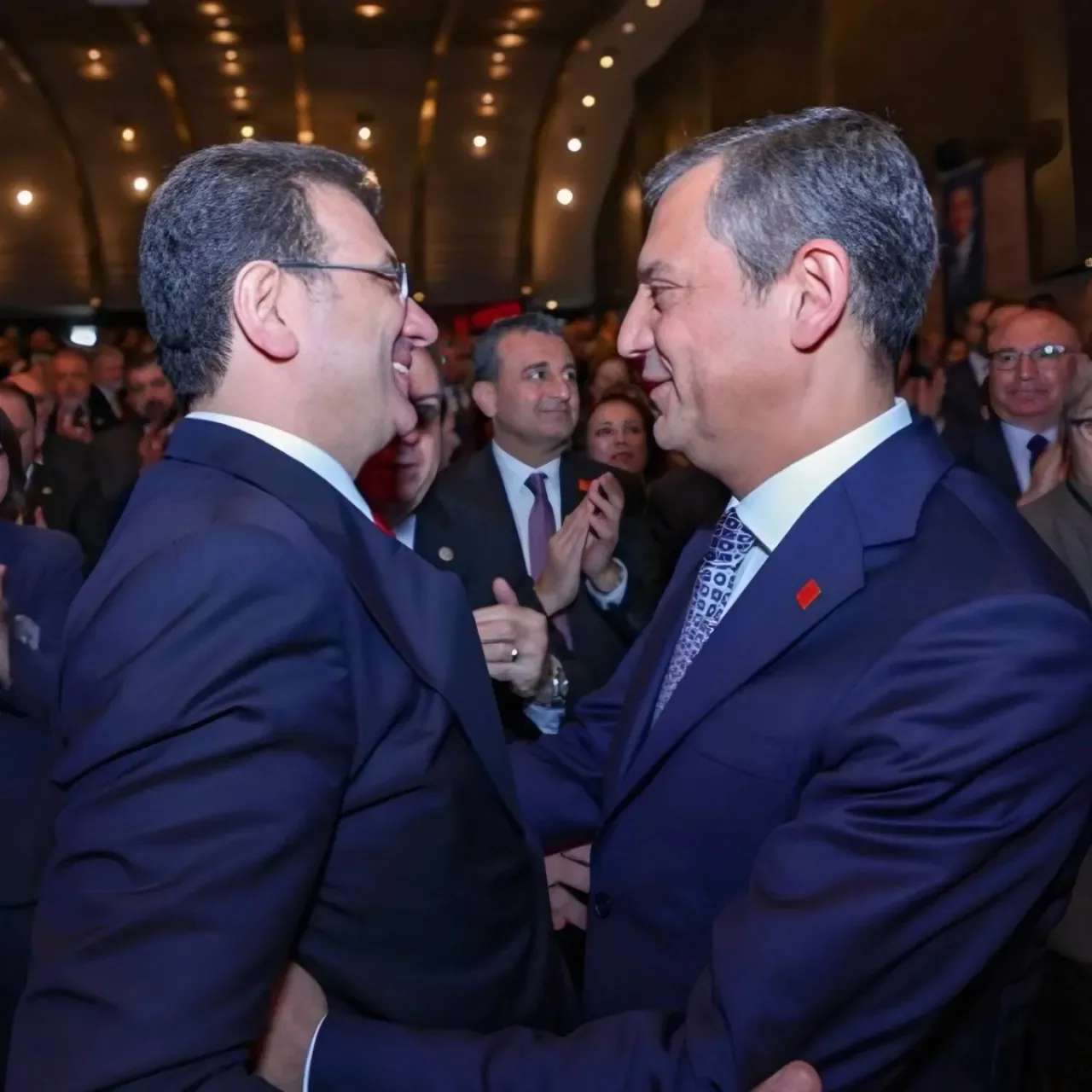 Özgür Özel'den Ekrem İmamoğlu'na 'Casus' İthamına Sert Tepki Özgür Özel'den Ekrem İmamoğlu'na 'Casus' İthamına Sert Tepki