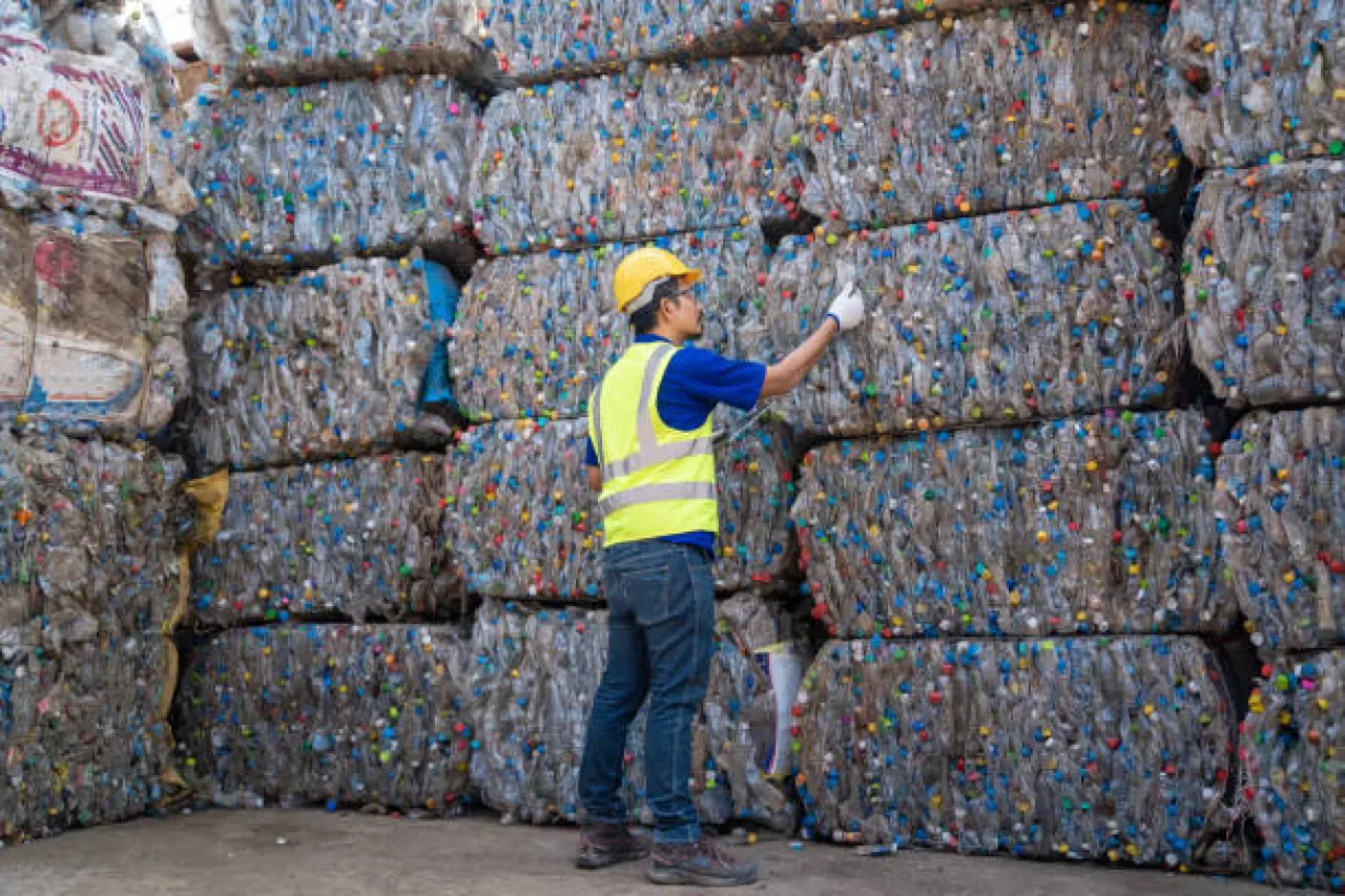 Plastik Kirliliğiyle Mücadelede Küresel Çabalar ve Üretici Sorumluluğunun Önemi Plastik Kirliliğiyle Mücadelede Küresel Çabalar ve Üretici Sorumluluğunun Önemi