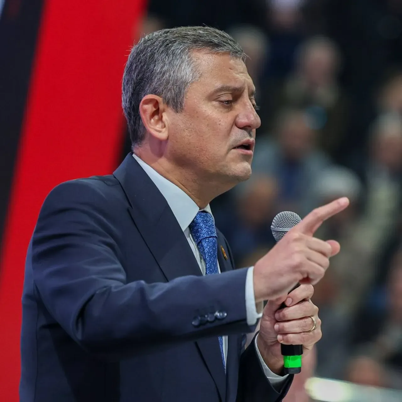 Özgür Özel'den Sansür Eleştirisi: "Bu Milleti Susturamazsınız" Özgür Özel'den Sansür Eleştirisi: "Bu Milleti Susturamazsınız"