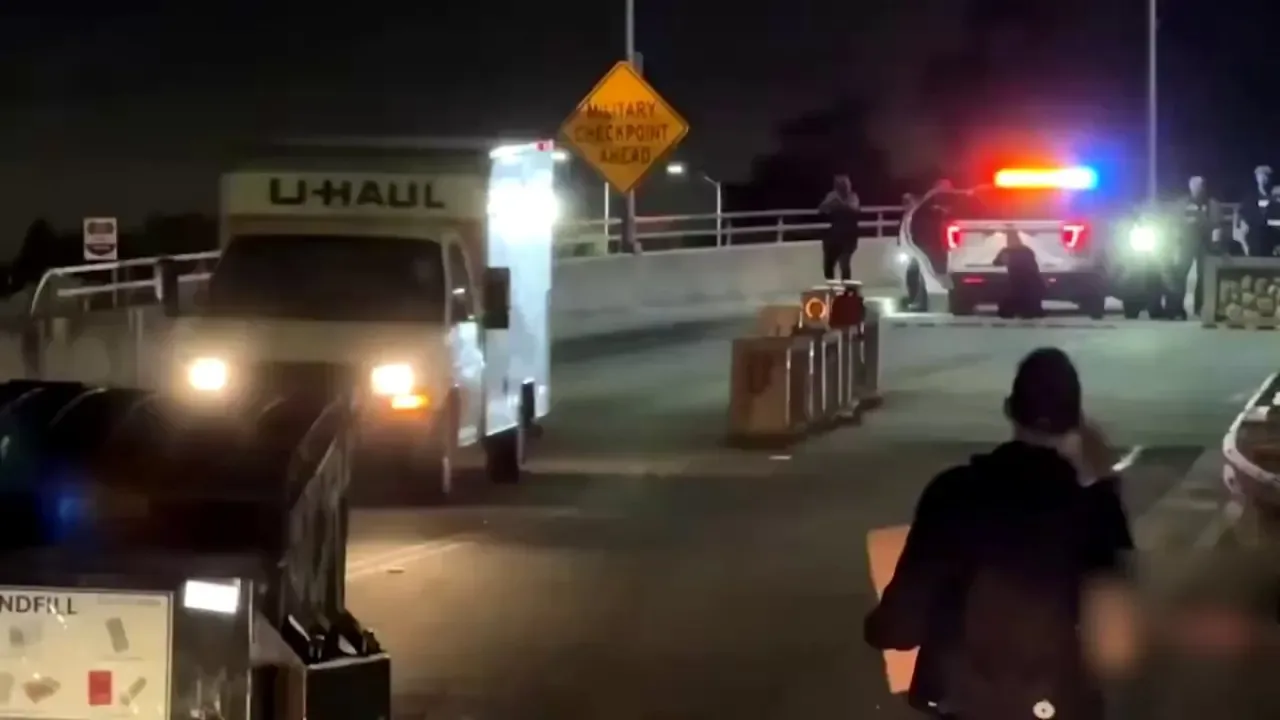California'da Protesto Sırasında Polis Ateşi: 3 Yaralı California'da Protesto Sırasında Polis Ateşi: 3 Yaralı