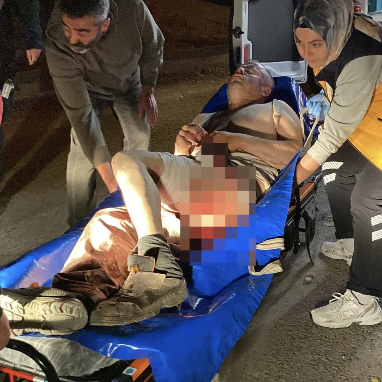 Aksaray'da Sosyal Medya Kavgası: 2 Kişi Bıçaklanarak Ağır Yaralandı Aksaray'da Sosyal Medya Kavgası: 2 Kişi Bıçaklanarak Ağır Yaralandı