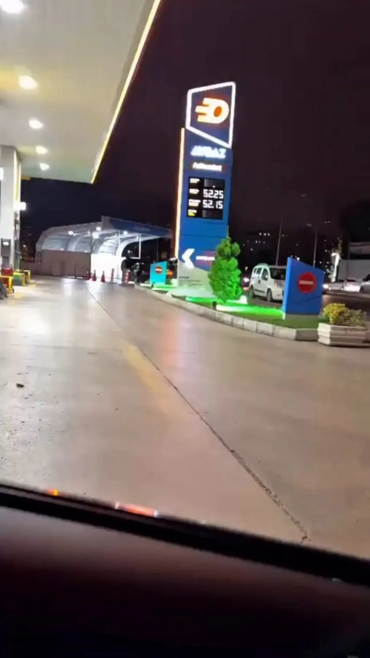 Pendik'teki Benzin İstasyonu Zam Beklentisiyle Girişleri Kapattı Pendik'teki Benzin İstasyonu Zam Beklentisiyle Girişleri Kapattı