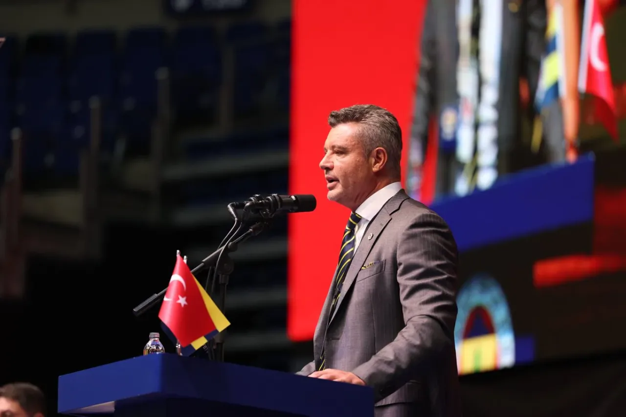 Fenerbahçe Başkanı Sadettin Saran'dan Olağanüstü Genel Kurul Açıklamaları Fenerbahçe Başkanı Sadettin Saran'dan Olağanüstü Genel Kurul Açıklamaları