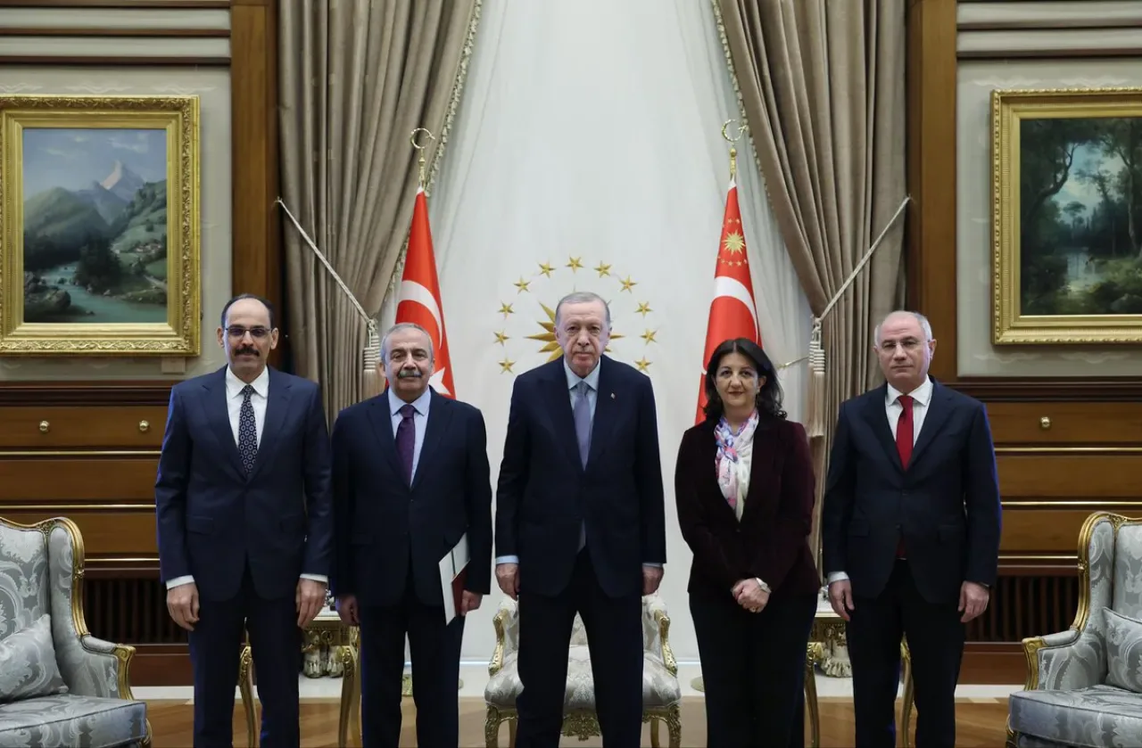 DEM Parti Görüşmesi Öncesi Cumhurbaşkanı Erdoğan'dan Tarihi Adım Açıklaması DEM Parti Görüşmesi Öncesi Cumhurbaşkanı Erdoğan'dan Tarihi Adım Açıklaması