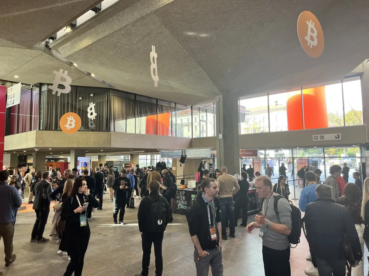 Lugano'da Bitcoin Rüzgarları: Plan B Forumu'nda Elektrikli Atmosfer Lugano'da Bitcoin Rüzgarları: Plan B Forumu'nda Elektrikli Atmosfer