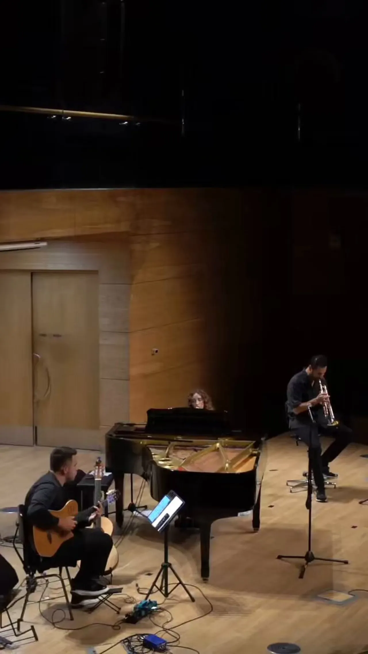 Ceren Gündoğdu, CSO ADA Ankara'da Dinleyicileri Büyülü Bir Müzik Yolculuğuna Çıkardı Ceren Gündoğdu, CSO ADA Ankara'da Dinleyicileri Büyülü Bir Müzik Yolculuğuna Çıkardı