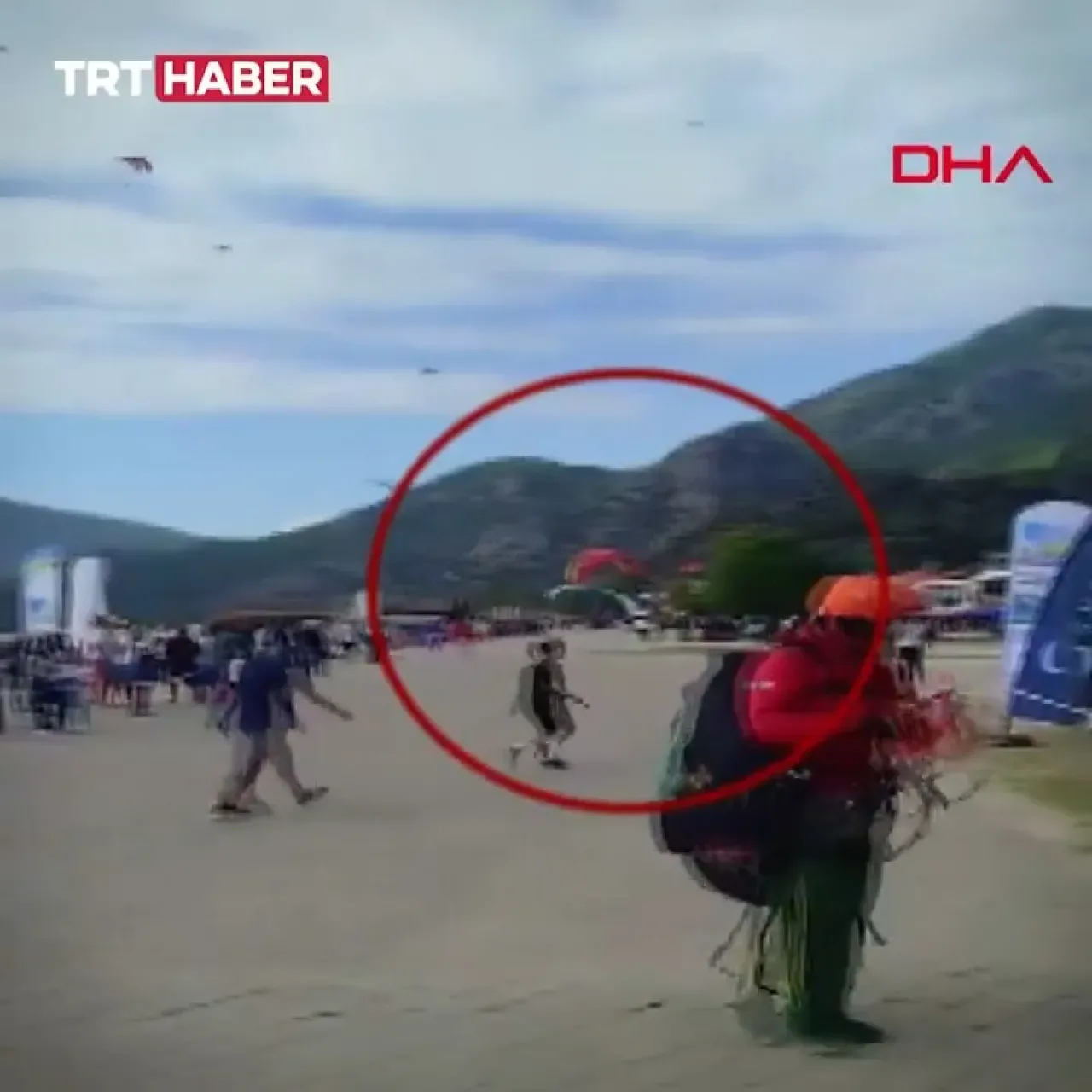 Fethiye'de Yamaç Paraşütü Kazası: İki Paraşüt Çarpıştı Fethiye'de Yamaç Paraşütü Kazası: İki Paraşüt Çarpıştı